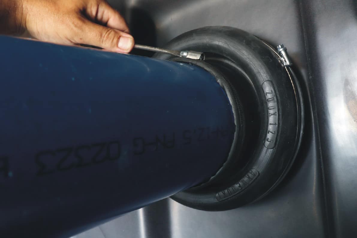 montaż obudowy studni